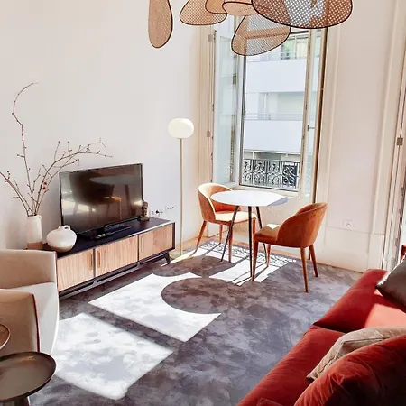 Classic Loft In Fully Renewed Building At Batalha