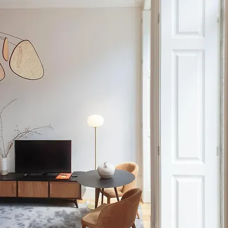 Classic Loft In Fully Renewed Building At Batalha Oporto
