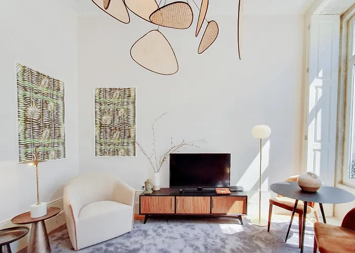 Classic Loft In Fully Renewed Building At Batalha *