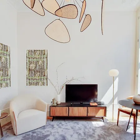 Classic Loft In Fully Renewed Building At Batalha *