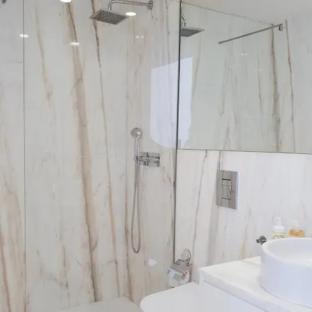 Classic Loft In Fully Renewed Building At Batalha Apartment *
